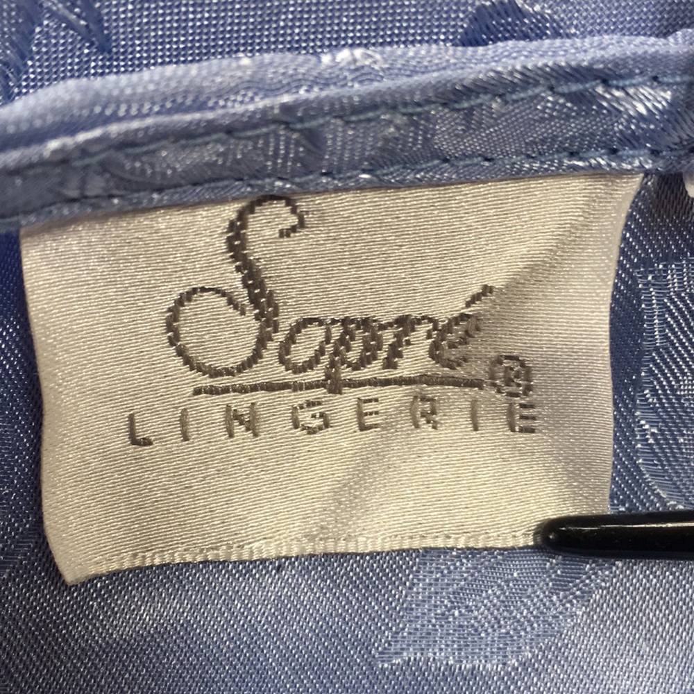 Sopré Lingerie Robe - Picture 6 of 9